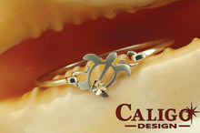 Load image into Gallery viewer, Turtle Bracelet with Hibiscus - Wire Bracelet - Sterling Silver 925 with 10K YG Turtle Jewelry